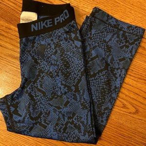 Nike pro crop leggings